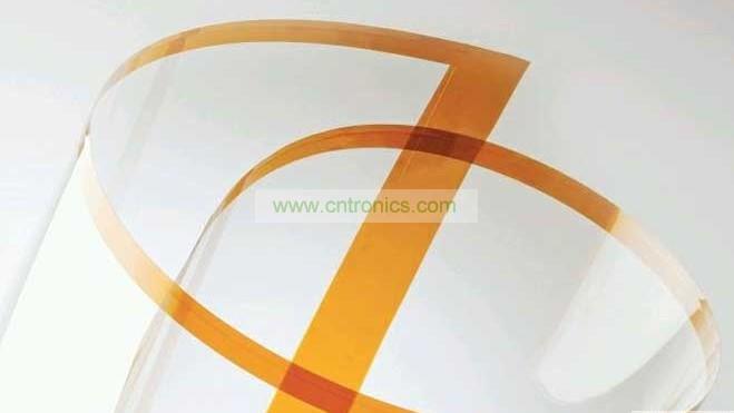 将Willow Glass卷成圆筒状。