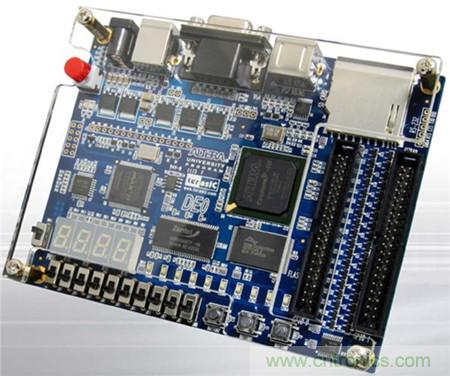 可编程逻辑 IC 开发工具 DE0 (3C16) CYCLONE FPGA DEV KIT