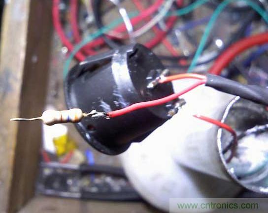 高亮LED手电筒超简DIY:原理图+全过程