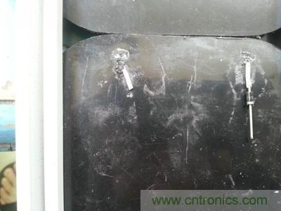 手工打造太阳能充电照明系统:点亮LED给手机充电