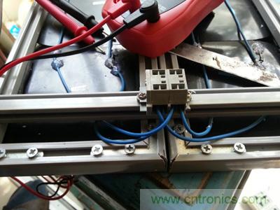 手工打造太阳能充电照明系统:点亮LED给手机充电