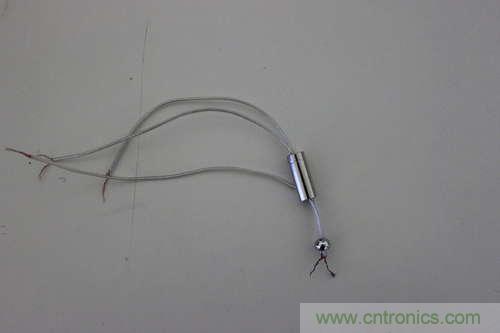 LED多点触控手套DIY：拆解并重组耳机线