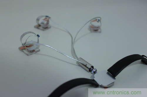 LED多点触控手套DIY：把各部分焊接起来，测试