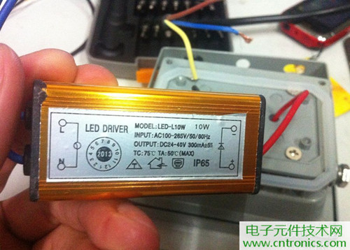 【拆解】9.9包邮10W LED射灯电源拆解改造篇