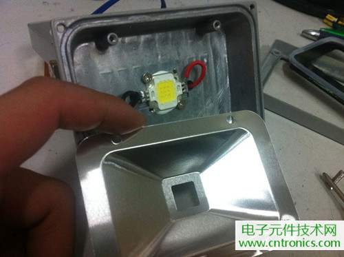 【拆解】9.9包邮10W LED射灯电源拆解改造篇