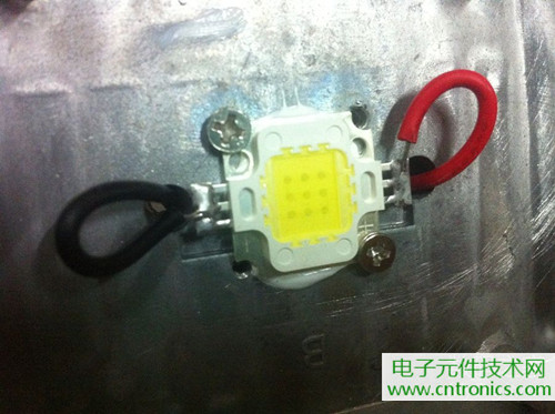 【拆解】9.9包邮10W LED射灯电源拆解改造篇