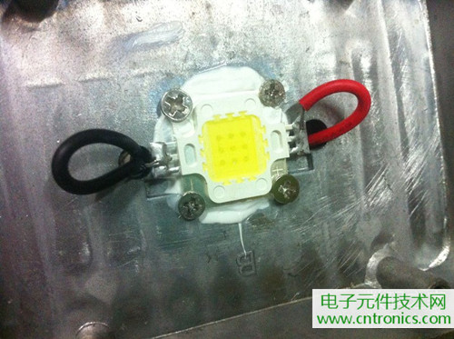 【拆解】9.9包邮10W LED射灯电源拆解改造篇