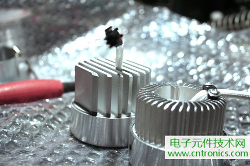 3W LED射灯拆解对比:普通版VS豪华版