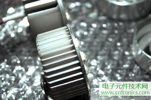 3W LED射灯拆解对比:普通版VS豪华版