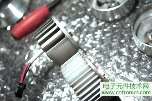 3W LED射灯拆解对比:普通版VS豪华版
