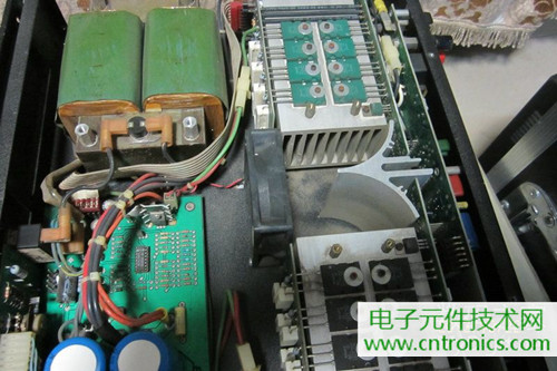 用料很给力!专业后级功放美国高峰FA1201拆解