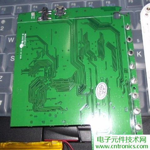 探秘电子纸!一款电纸书的电子墨水屏拆解