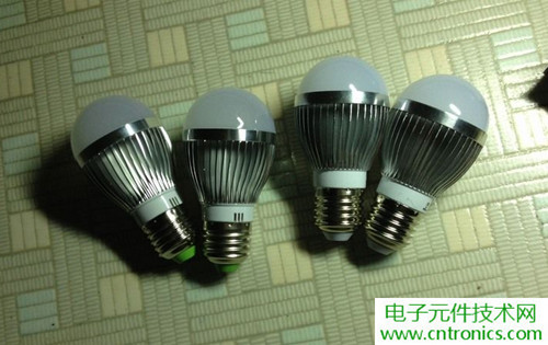 两款LED灯泡拆解对比