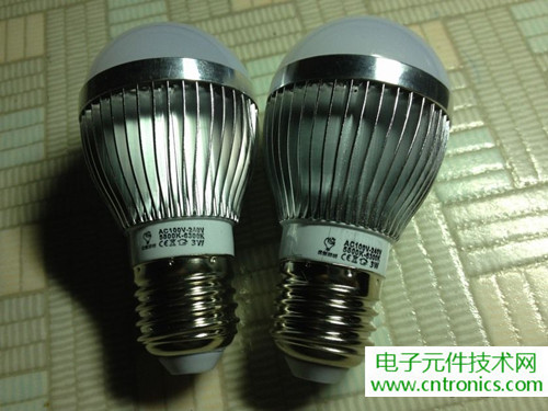 两款LED灯泡拆解对比