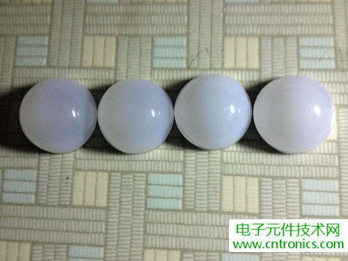 两款LED灯泡拆解对比