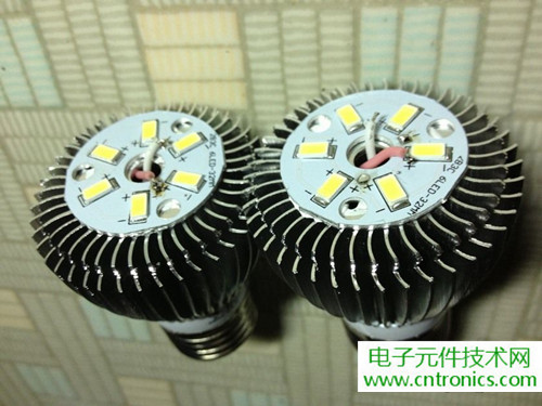 两款LED灯泡拆解对比