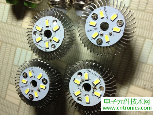 两款LED灯泡拆解对比