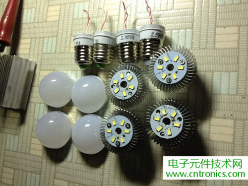 两款LED灯泡拆解对比