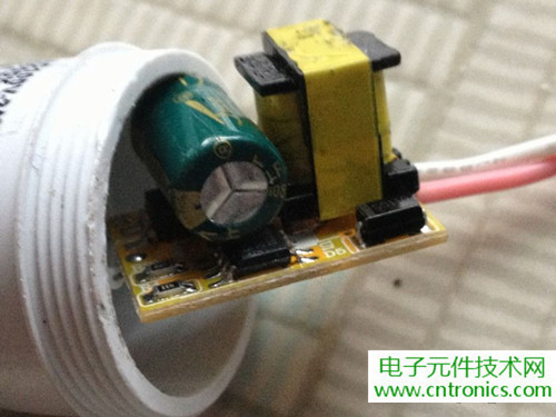 两款LED灯泡拆解对比