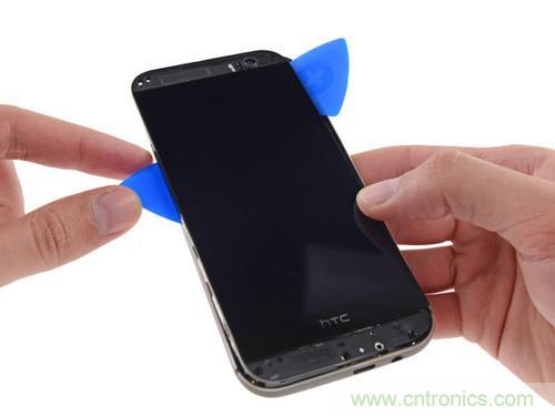 牛人强拆!新HTC One(M8)真机精密做工难修理