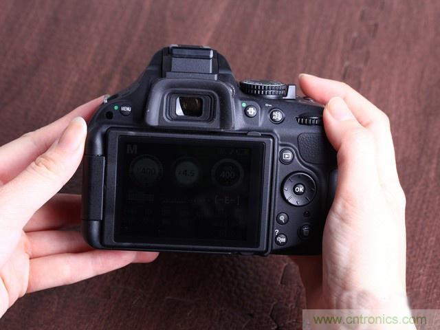 尼康D5200黑色背面图