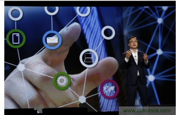 三星CEO 尹富根在开幕主题演讲中呼吁建立一个可以让物联网设备协作和分享数据的开放式产业生态系统。 