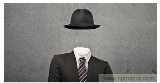 式隐形斗篷利用主动式组件与被动式超颖材料,可望进一步缩减斗篷尺寸,使其更适合个人使用