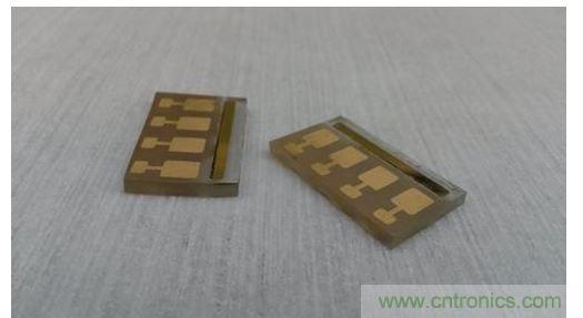 利用虾壳成功开发出小型试验太阳能电池，证明了利用天然存在的物质可制造出有机太阳能板的概念