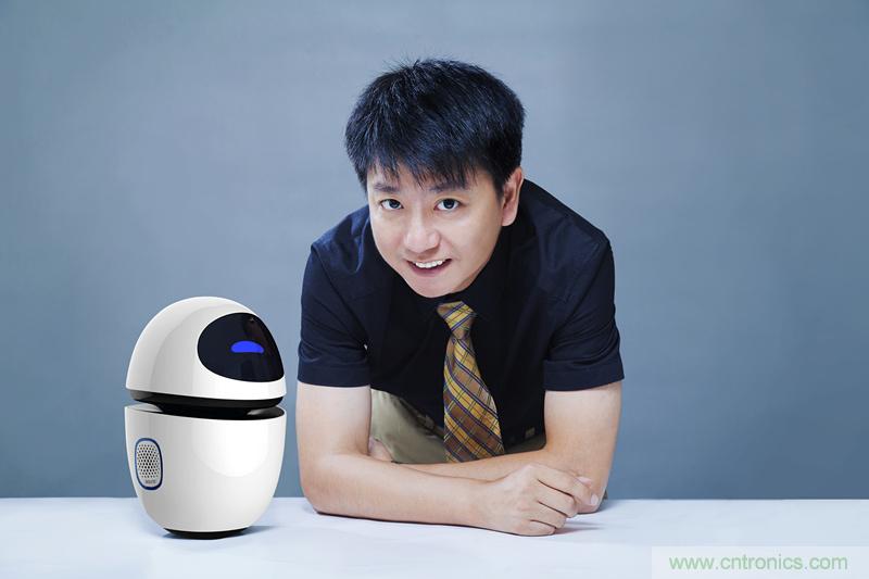 图1,邱楠透露,狗尾草机器人小白将在2015年10月批量上市