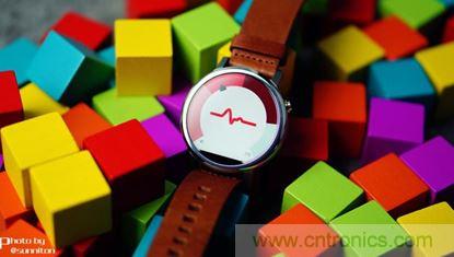 Moto 360 二代：“精益求精”的细节仍无法弥补功能的缺失