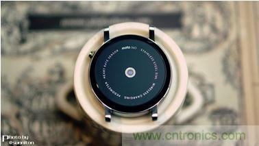 Moto 360 二代：“精益求精”的细节仍无法弥补功能的缺失