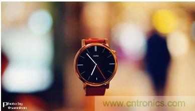 Moto 360 二代：“精益求精”的细节仍无法弥补功能的缺失