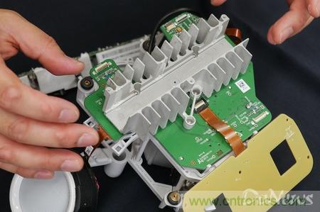 拆解笔记本不过瘾,那就来拆拆日本情感机器人吧!