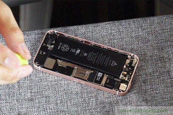 5s拆解改装iPhone SE:120元就可愉快装BI了