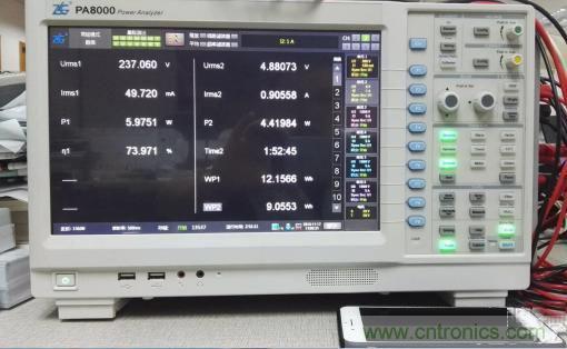 “疯7”手机充电实测:为何沿用传统充电模式?