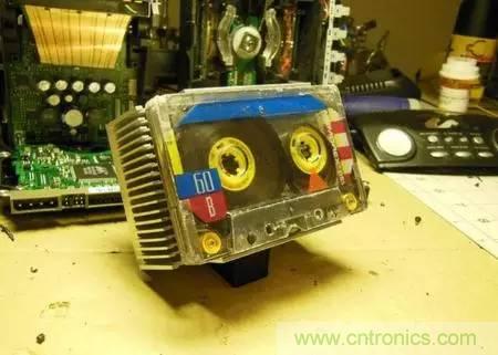 废旧收音机如何变身成酷炫机器人？