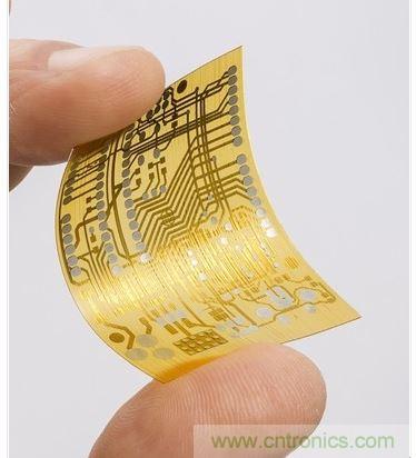 这款PCB是由纳米尺寸的3D打印机的。