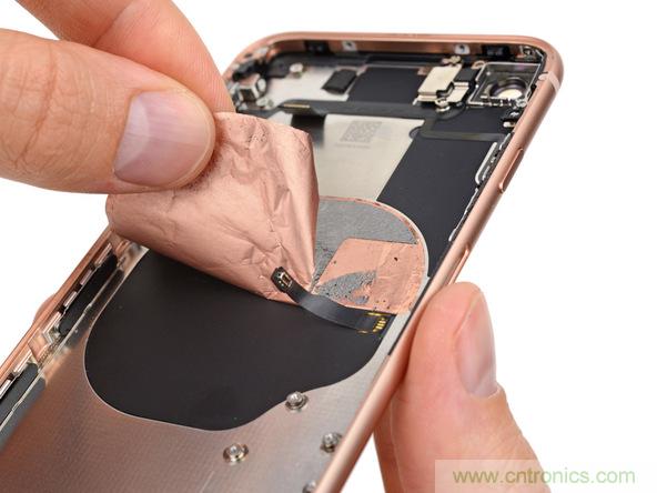 iPhone 8首拆:无线充电版本的iPhone 7?