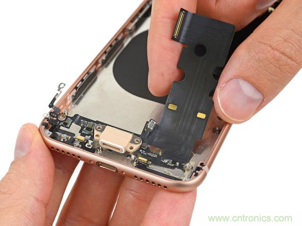iPhone 8首拆:无线充电版本的iPhone 7?