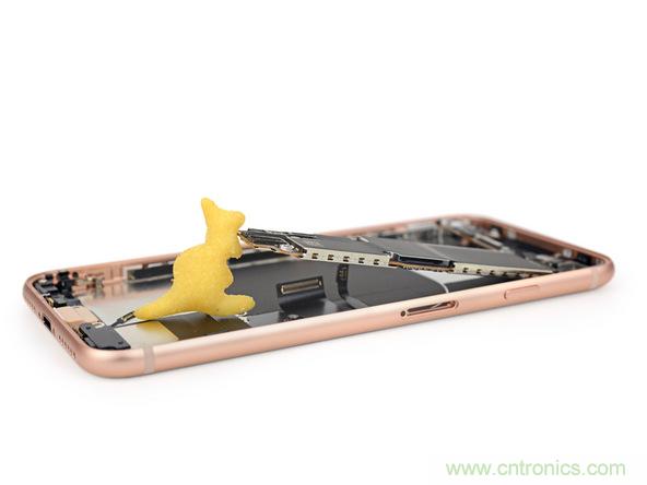 iPhone 8首拆:无线充电版本的iPhone 7?
