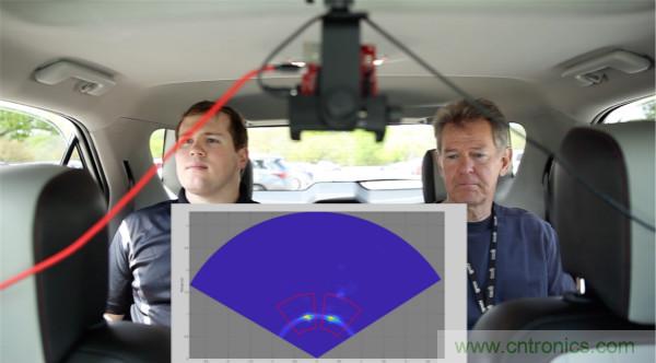 使用毫米波传感器检测车内乘坐情况
