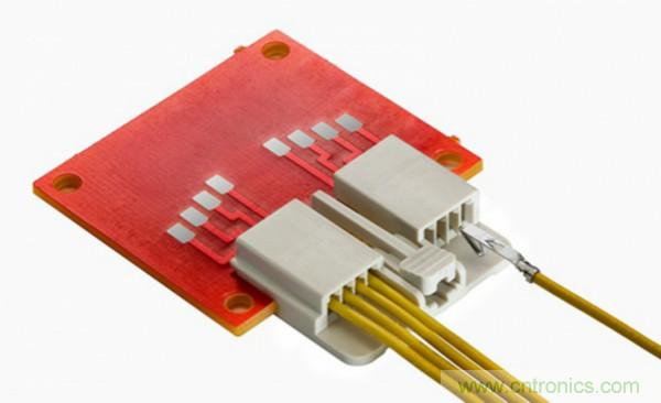 Molex 推出 EdgeLock 线对信号卡连接器