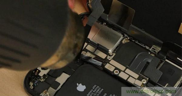 拆解iPhone XS：发现7纳米工艺的奥秘