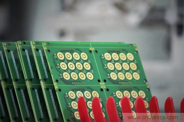 贸易战下 PCB厂迁东南亚不易 非中以外产能抢手