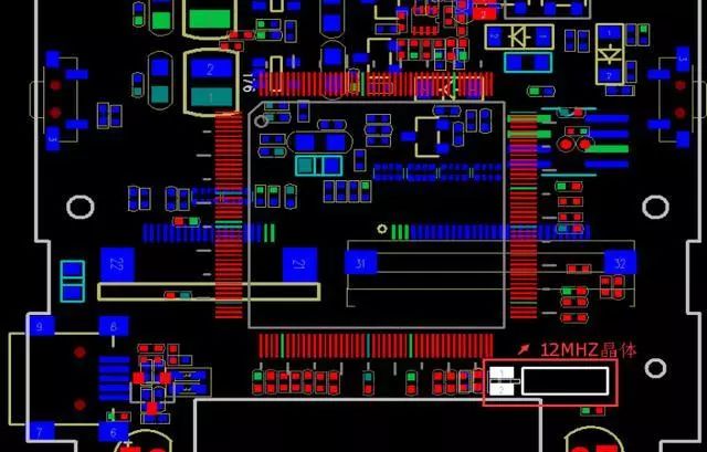 晶振为什么不能放置在PCB边缘？