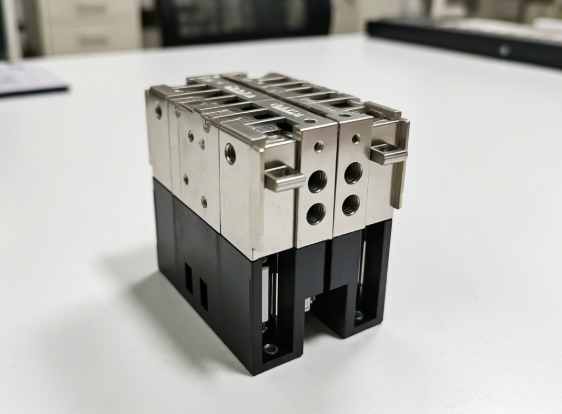 控制信号的“蒲公英”：中间继电器如何实现安全的多路分发与隔离