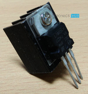 了解7805 IC电压调节器