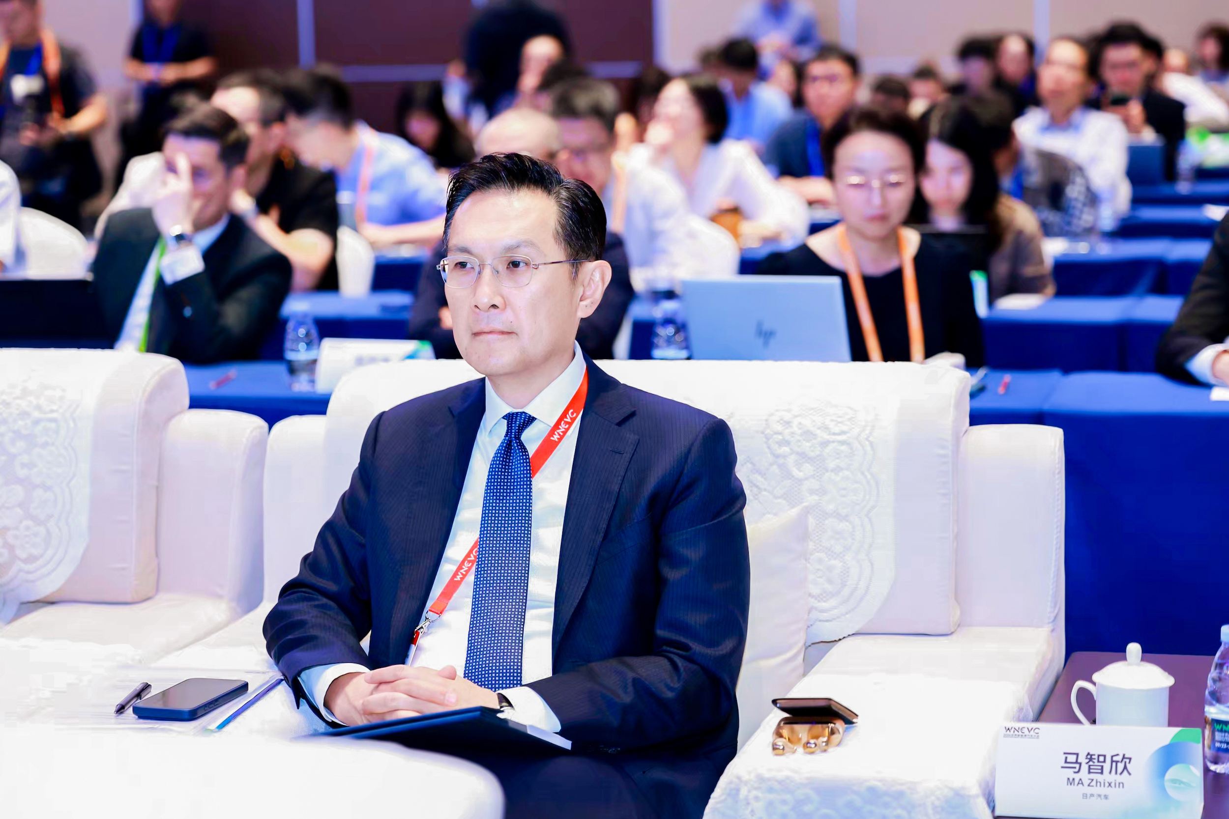 3-richanqichequanqiuzhiweihuiweiyuanjianzhongguoquzhuxi-dongfengqicheyouxiangongsizongcaimazhixinchuxidahui-1.jpg