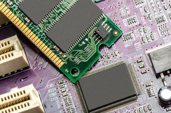 2028年产能已抢空！AI引爆存储芯片战争，薄利产品已无路可退