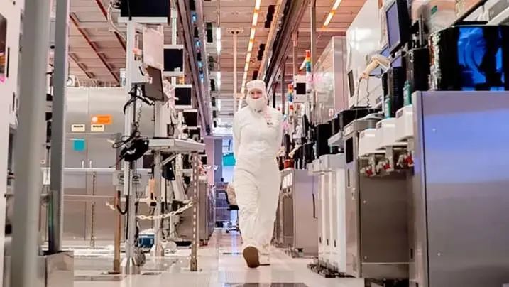 SEMI：300mm晶圆厂设备支出明年将首次突破1000亿美元